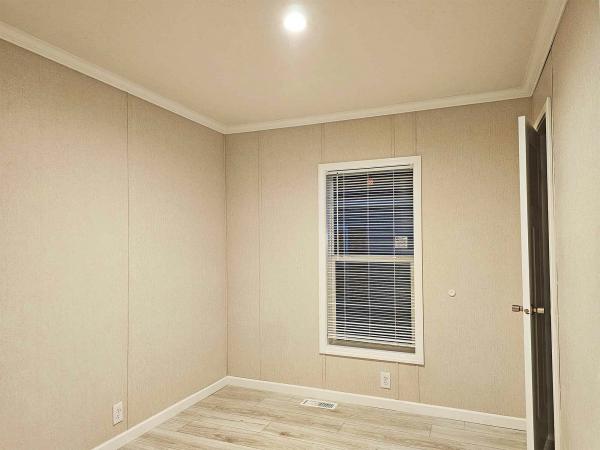 2025 Skyline 864A  Home