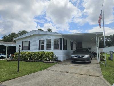 Photo 2 of 32 of home located at 9705 Hickory Hollow Rd Lot 113 Leesburg, FL 34788