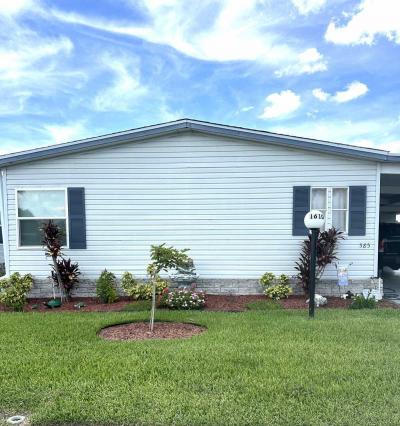 Photo 3 of 30 of home located at 1610 Schalamar Creek Dr. Lot #585 Lakeland, FL 33801