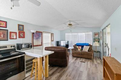 Photo 2 of 18 of home located at 16 Coral Ln Auburndale, FL 33823