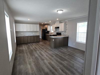 Photo 3 of 7 of home located at 200 Pinewood Chillicothe, IL 61523