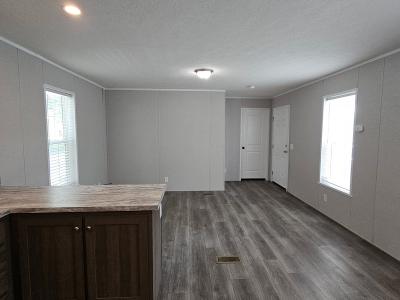Photo 4 of 7 of home located at 200 Pinewood Chillicothe, IL 61523