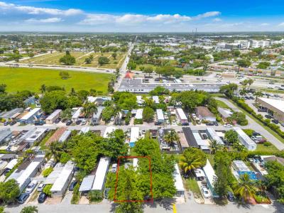 Photo 2 of 29 of home located at 451 SE 8 St Lot 119 Homestead, FL 33030