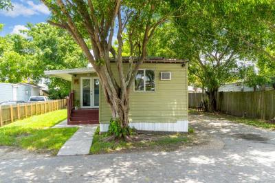 Photo 4 of 29 of home located at 451 SE 8 St Lot 119 Homestead, FL 33030