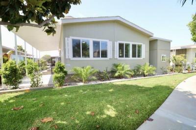 Photo 2 of 42 of home located at 16735 Lake Knoll Ln #195 Yorba Linda, CA 92886