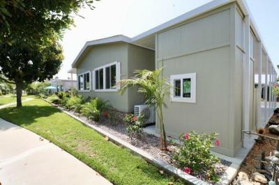Photo 4 of 42 of home located at 16735 Lake Knoll Ln #195 Yorba Linda, CA 92886