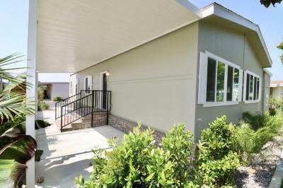 Photo 5 of 42 of home located at 16735 Lake Knoll Ln #195 Yorba Linda, CA 92886