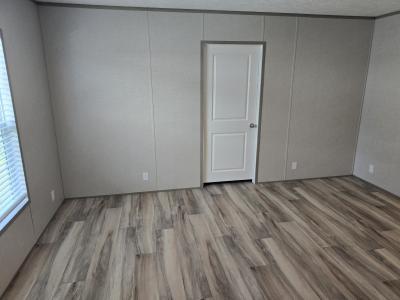 Photo 5 of 8 of home located at 3043 Gulfstream Lane Jacksonville, FL 32250