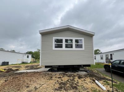 Photo 1 of 3 of home located at 1008 Glencoe Dr. Findlay, OH 45840