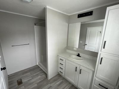 Photo 3 of 3 of home located at 1016 Glencoe Dr. Findlay, OH 45840
