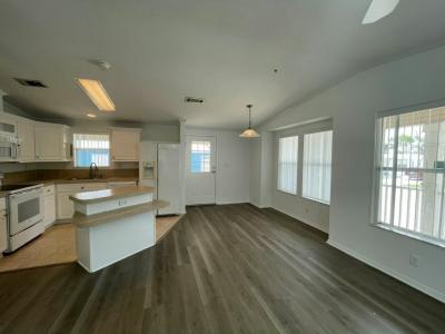 Photo 5 of 20 of home located at 984 Haiti Avenue Venice, FL 34285