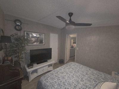 Photo 4 of 28 of home located at 7400 46th Ave N Saint Petersburg, FL 33709