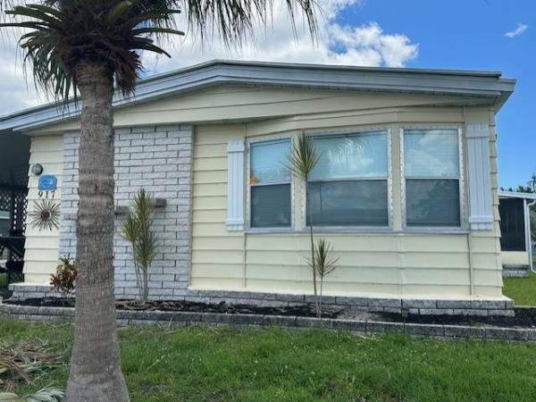 Photo 1 of 2 of home located at 7000 20th St. Lot 917 Vero Beach, FL 32966