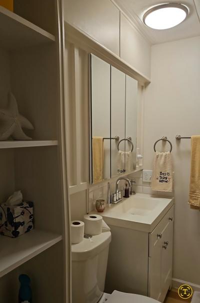 Photo 4 of 16 of home located at 6900 Ulmerton Rd Largo, FL 33771