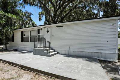 Photo 3 of 14 of home located at 4000  SW 47th Street Lot B10 Gainesville, FL 32608