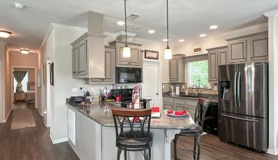 Photo 4 of 18 of home located at 135 Magnolia Dr Lady Lake, FL 32159