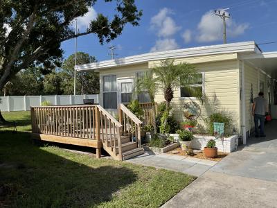 Photo 4 of 18 of home located at 3901 Bahia Vista St. #102 Sarasota, FL 34232
