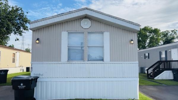 Photo 1 of 2 of home located at 1100 Fox Meadow Dr. #187 Alvin, TX 77511
