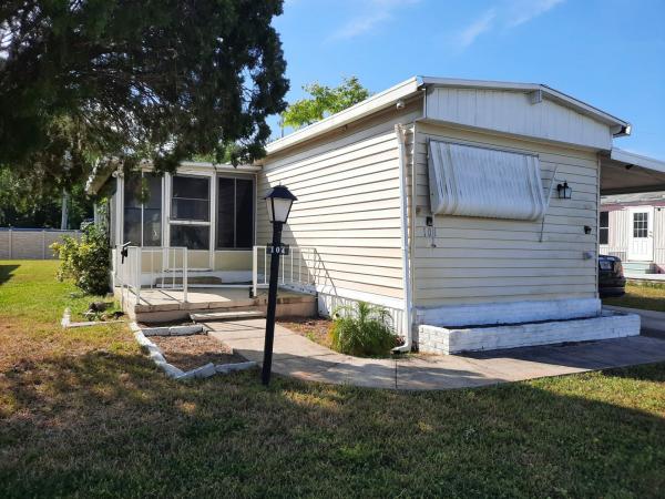 Photo 1 of 2 of home located at 918 Reed Canal Road Lot 104 South Daytona, FL 32119