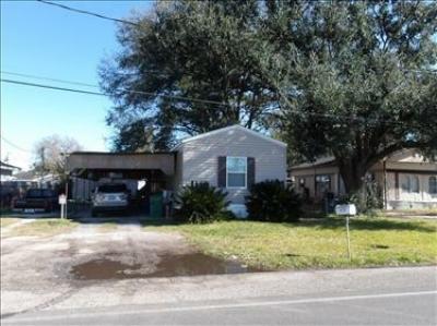 Photo 3 of 4 of home located at 1476 Lutcher Ave Lutcher, LA 70071