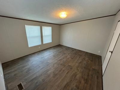 Photo 5 of 10 of home located at 273 Oak Valley Dr Manvel, TX 77578