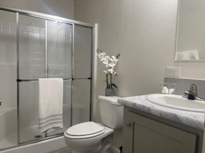 Photo 5 of 8 of home located at 10201 N. 99th Ave. #21 Peoria, AZ 85345