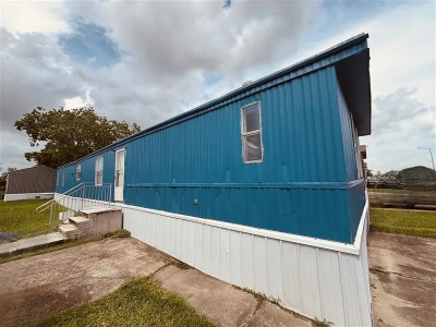 Mobile Home at 1100 Fox Meadow Dr. #107 Alvin, TX 77511