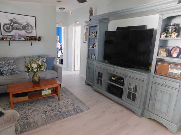 1990 Manufactured Home