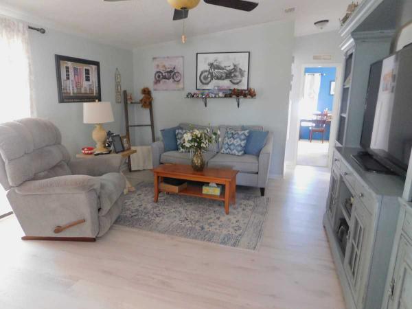 1990 Manufactured Home