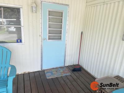 Photo 4 of 15 of home located at 135 Sycamore Drive Tavares, FL 32778