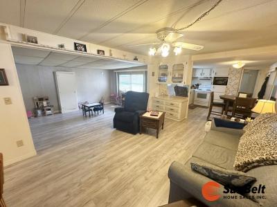 Photo 5 of 15 of home located at 135 Sycamore Drive Tavares, FL 32778