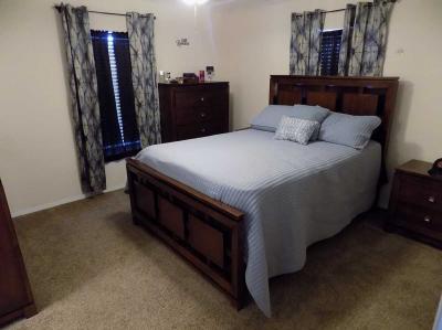 Photo 4 of 38 of home located at 24660 Canyon Circle Flat Rock, MI 48134