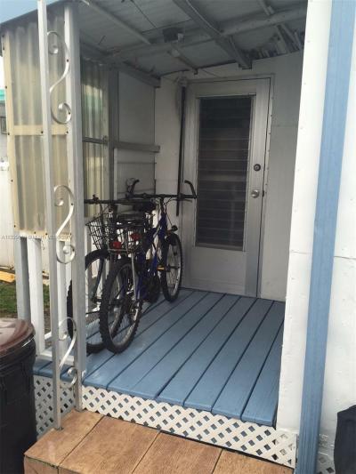 Photo 3 of 14 of home located at 346 Maple St Hallandale, FL 33009