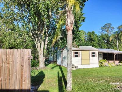 Photo 5 of 22 of home located at 425 Harvey Road Lakeland, FL 33815