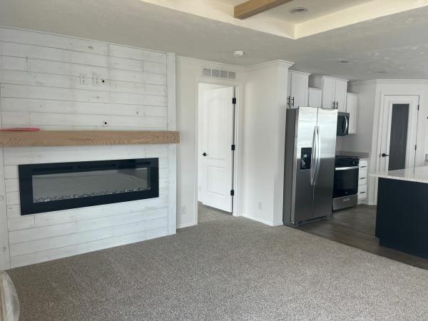 2025 ADVENTURE 369 4603GT  Home