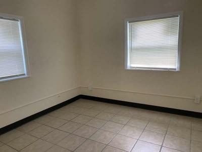 Photo 5 of 8 of home located at 9 East Main St Mount Dora, FL 32757