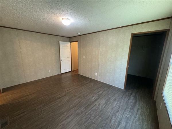 2018 LH168032LF  Home