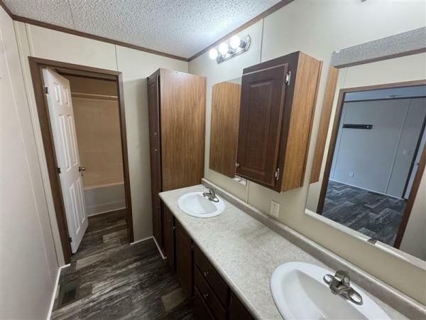 2018 LH168032LF  Home