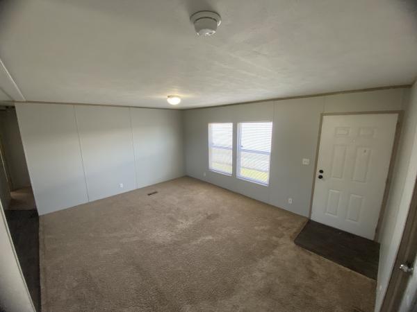 2017 	38SLT28443AH17  Home