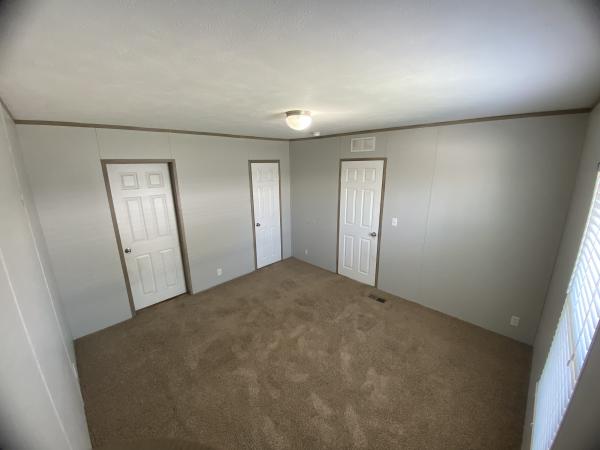 2017 	38SLT28443AH17  Home