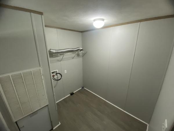 2017 	38SLT28443AH17  Home