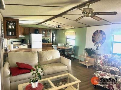 Photo 4 of 23 of home located at 1026 Lakeshore Drive Wildwood, FL 34785
