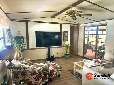 Photo 5 of 23 of home located at 1026 Lakeshore Drive Wildwood, FL 34785