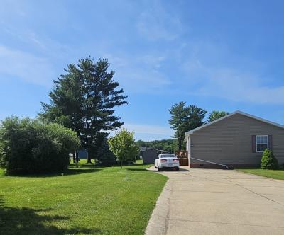 Photo 5 of 5 of home located at 2744 Harbour Court Lapeer, MI 48446