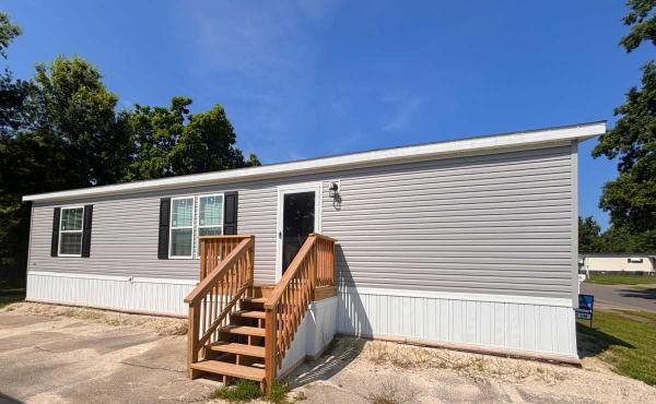Photo 1 of 2 of home located at 21458 Lakeview Dr., #141 Warrenton, MO 63383