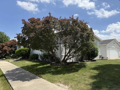 Photo 4 of 23 of home located at 332 Tulip Cir. Matteson, IL 60443