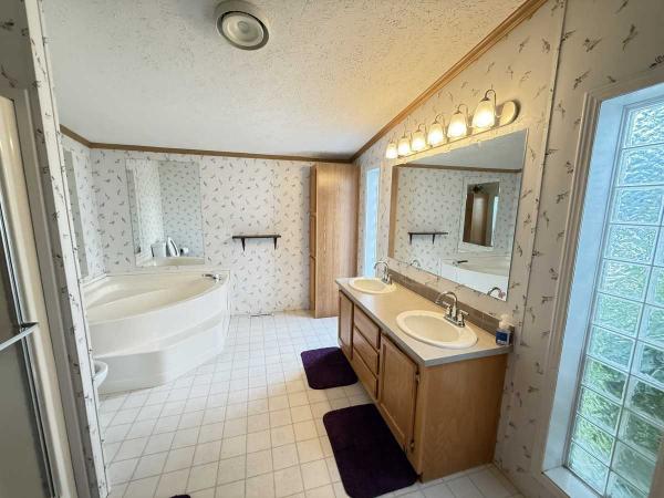 2000 REDMAN Manufactured Home