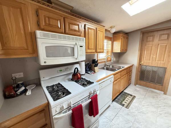 2000 REDMAN Manufactured Home
