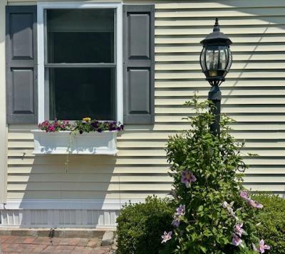 Photo 2 of 16 of home located at 15 Bridlepath Trail Killingworth, CT 06419