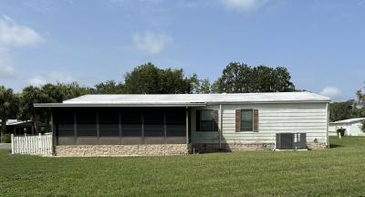 Photo 2 of 13 of home located at 2625 Grand Traverse Circle Grand Island, FL 32735